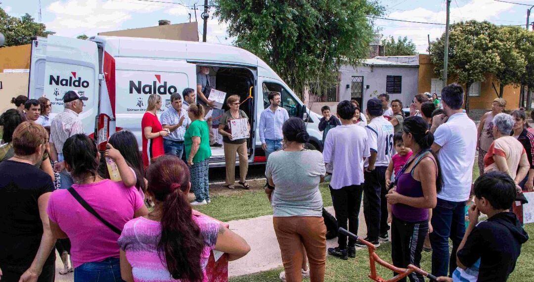 Se entregaron cajas navideñas para vecinos del barrio Almirante Brown