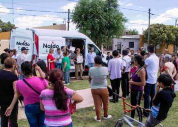 Se entregaron cajas navideñas para vecinos del barrio Almirante Brown