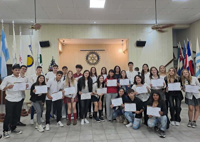 Rotary Club Junín entregó diplomas  a los mejores egresados del año