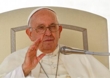 El Vaticano autorizó las bendiciones a parejas del mismo sexo