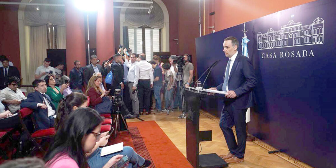 Caputo anunciará hoy las primeras medidas económicas