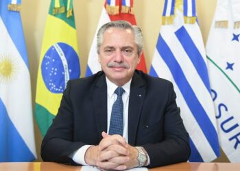 Fernández viaja a la Cumbre del Mercosur