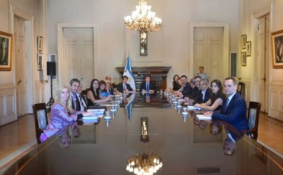 Primera reunión de Gabinete: recorte fiscal y expansión en partidas sociales