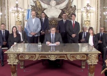 Entra en vigencia el DNU, sin que la Justicia haya aceptado suspenderlo