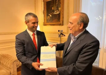 Los puntos principales de la Ley ómnibus que Milei envió al Congreso