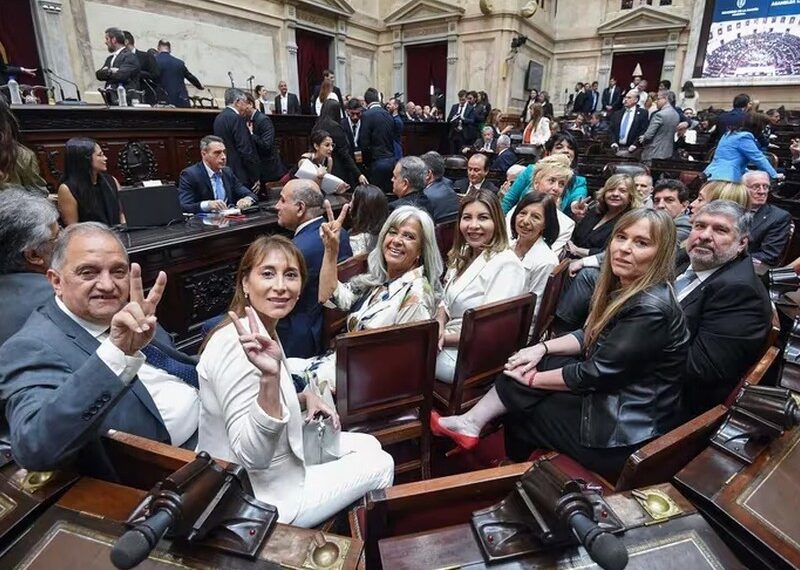 El peronismo criticó las medidas de Caputo