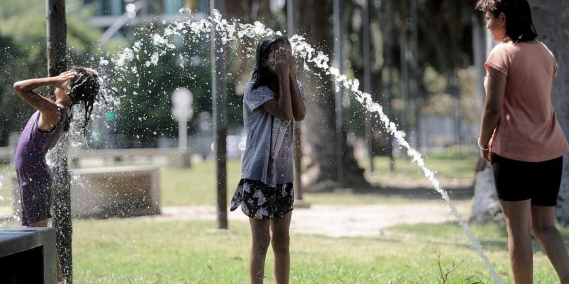 Trece provincias bajo alertas por temperaturas extremas que pueden llegar a los 39 grados