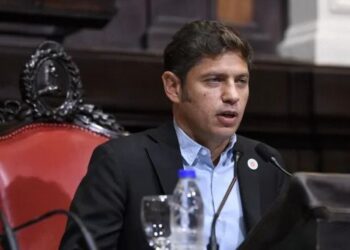 Kicillof contra el DNU: “Se propone arrasar con todo”