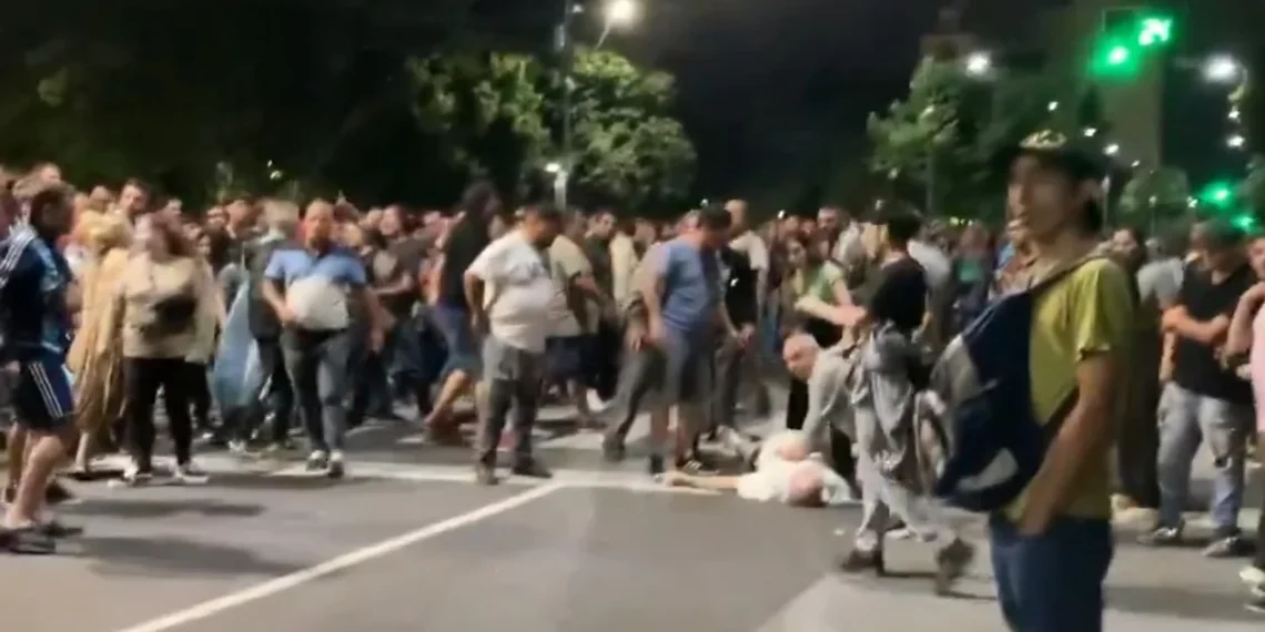 Un hombre murió tras descompensarse durante el cacerolazo en La Plata