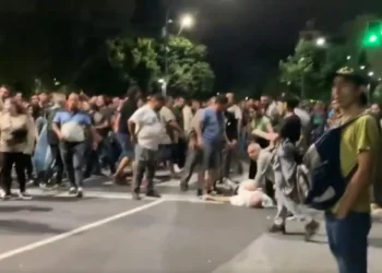 Un hombre murió tras descompensarse durante el cacerolazo en La Plata