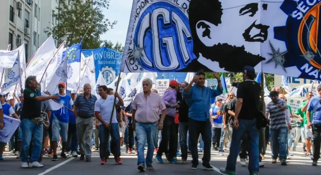 La CGT se moviliza a Tribunales contra el DNU de Milei