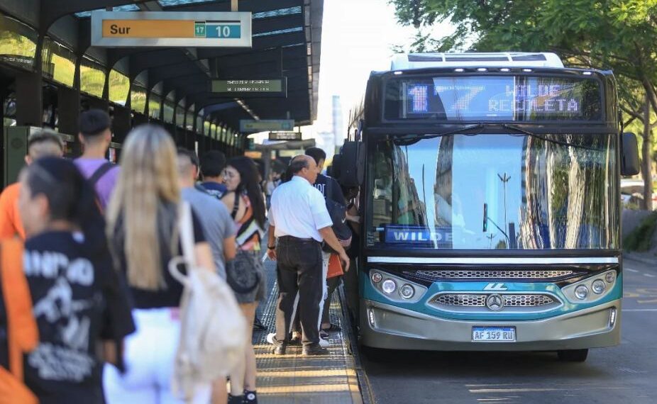 Colectivos en AMBA: empresas  afirman que se normalizará el servicio