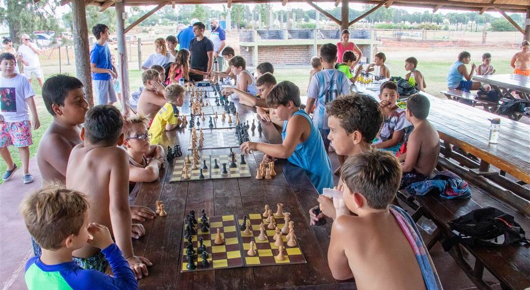 La Escuela de Ajedrez continúa sus actividades en el verano