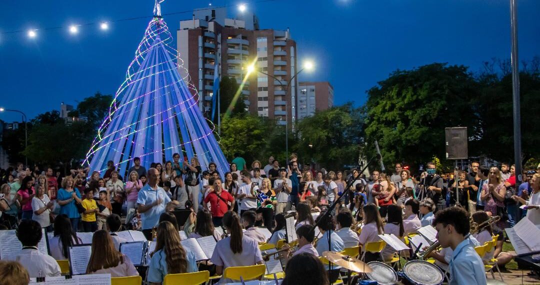 Junín encendió su árbol de Navidad