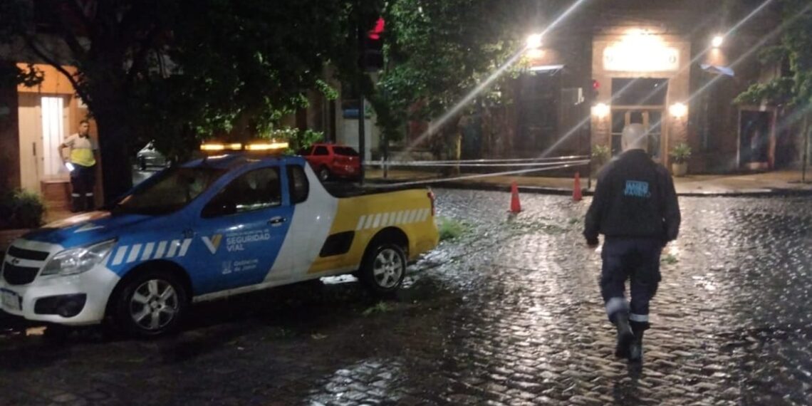 Intensos trabajos tras la tormenta de anoche