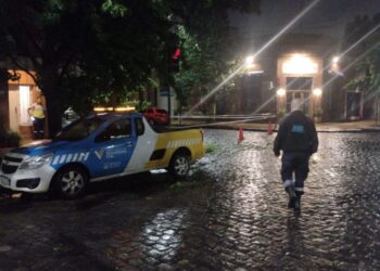 Intensos trabajos tras la tormenta de anoche