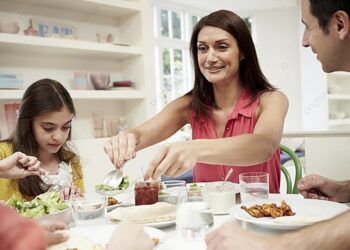 Comer en familia, una estrategia clave para la salud emocional y nutricional de la población infantil