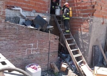 Incendio de una vivienda en Intendente de la Sota y Colombia