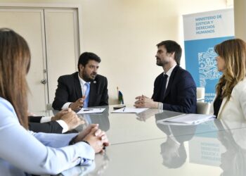 Mena se reunió con autoridades del Colegio de Magistrados
