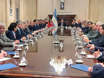 Milei confirmó a los gobernadores que restablecerá el Impuesto a las Ganancias por un año