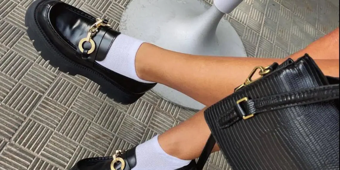 Cómo son los mocasines track, la tendencia que brilla por su comodidad
