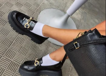 Cómo son los mocasines track, la tendencia que brilla por su comodidad
