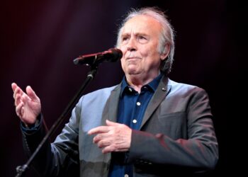 Serrat a los 80: Homenaje intemporal a Machado y Hernández