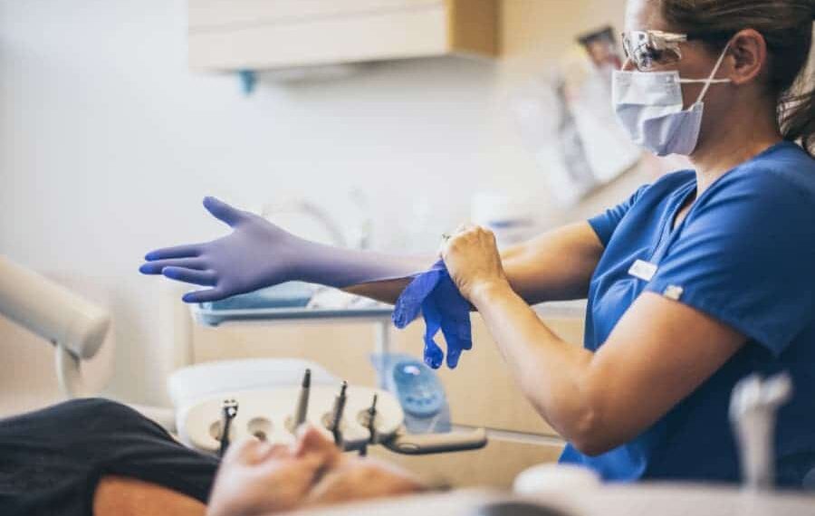 Odontólogos bonaerenses realizan medidas de fuerza ante la falta de pago de IOMA