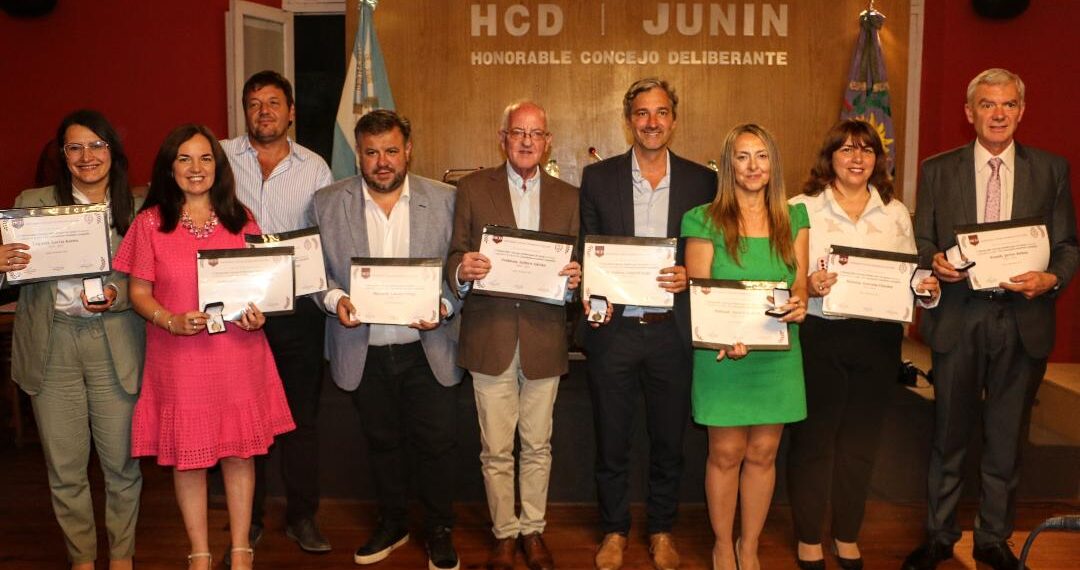 Reconocimiento a concejales que culminan su mandato