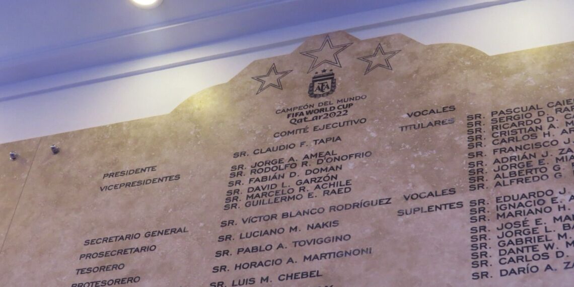 La AFA inauguró una placa  por el Mundial de Qatar 2022