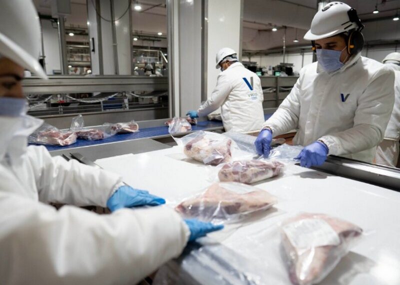 El Gobierno busca que paguen Ganancias los sueldos brutos en torno a $975.000