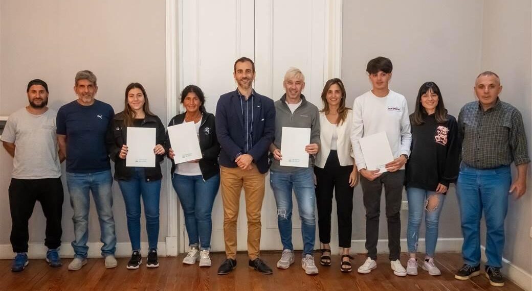 Petrecca recibió a familias adjudicadas del Proyectar IV