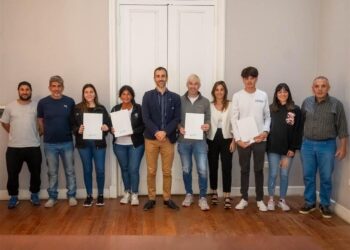 Petrecca recibió a familias adjudicadas del Proyectar IV