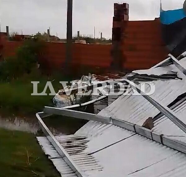 Voladura de techo en el barrio San Carlos Norte