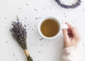 Té de lavanda: ¿cuáles son sus propiedades y por qué ayuda a bajar la ansiedad?