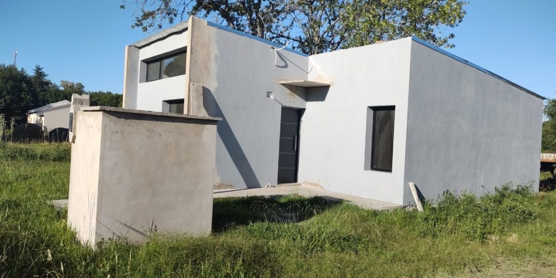 Continúa la construcción de viviendas de provincia en una localidad de Alberti