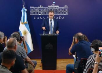 El vocero presidencial confirmó que las jubilaciones van a aumentar por decreto
