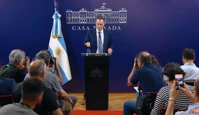El vocero presidencial confirmó que las jubilaciones van a aumentar por decreto