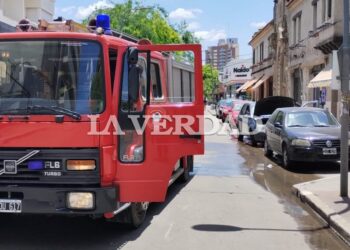 Principio de incendio en un automóvil