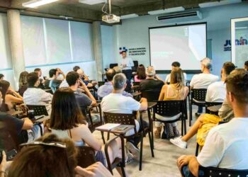 Se realizó una charla sobre inteligencia artificial aplicada al mundo laboral
