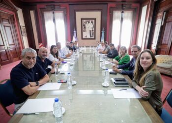 Intendentes alertaron a Kicillof por el  “aumento de la demanda de comida y trabajo”