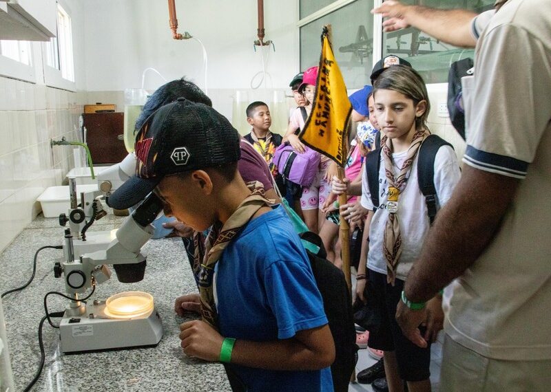 Boy Scouts de Lanús recorrieron el Acuario Municipal