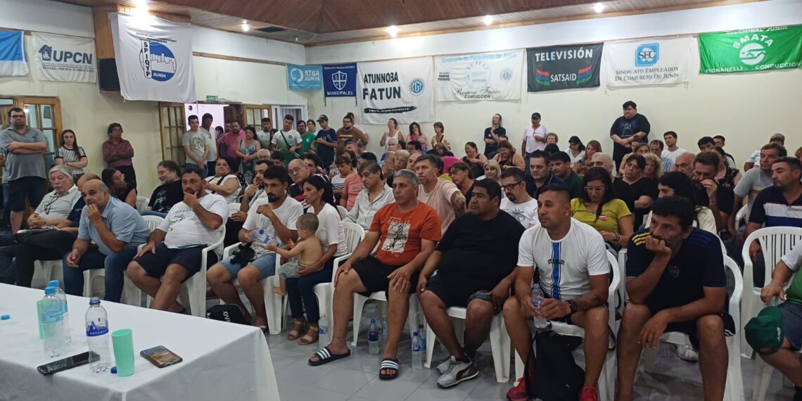 La CGT Regional Junín convocó a un  plenario y el acompañamiento fue amplio