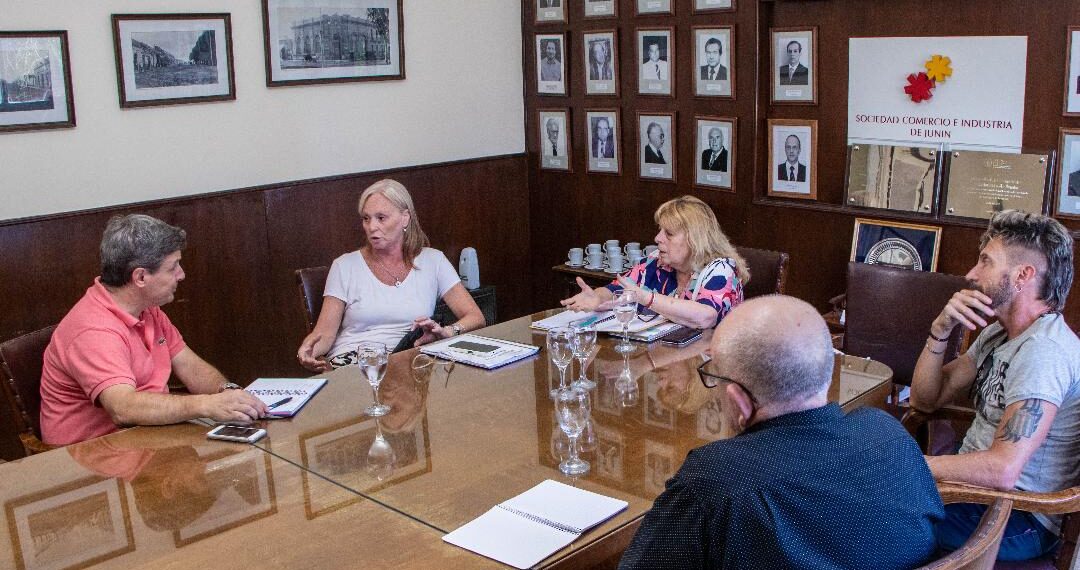 Continúan las reuniones con librerías para el armado de las canastas escolares