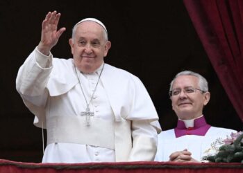 Petro le propuso al Papa hacer «una ronda» de negociaciones con la guerrilla ELN en el Vaticano