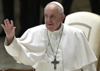 El Papa dijo que está «listo» para  «empezar un diálogo» con Milei