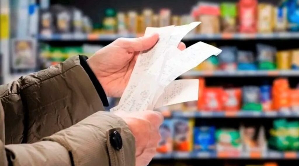 La inflación de diciembre fue del 25,5% y acumuló 211,4% en 2023