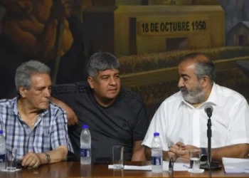 La CGT cuestionó las negociaciones «por atrás» entre el Gobierno y la oposición