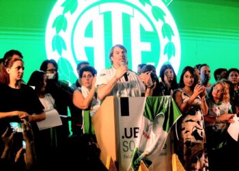 Rechazo al descuento del día a estatales que adhieran al paro