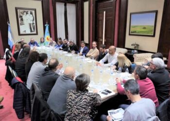 Provincia recibe hoy a los gremios con el objetivo de cerrar 2023